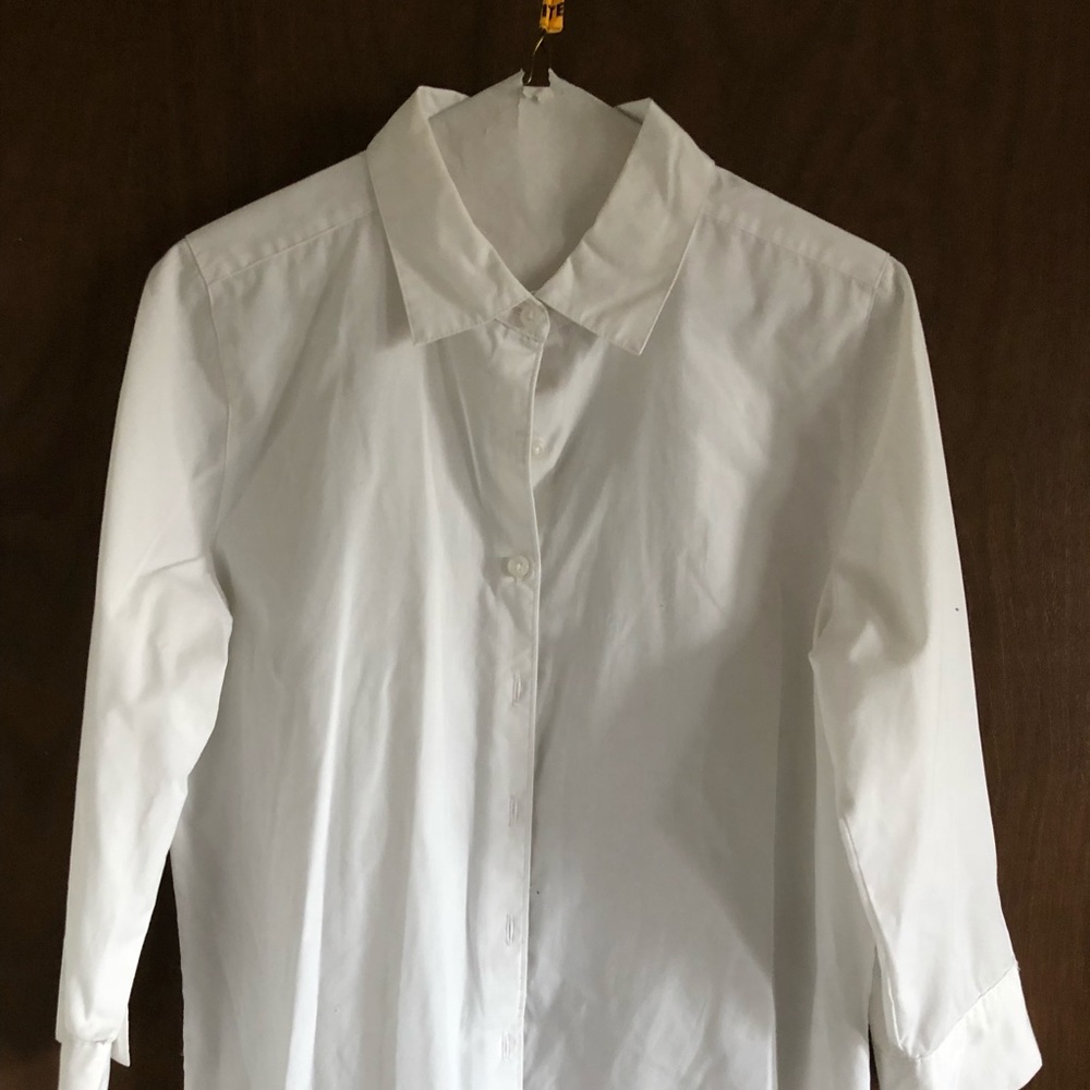 Crispy white 3/4 sleeve white blouse.  Size small